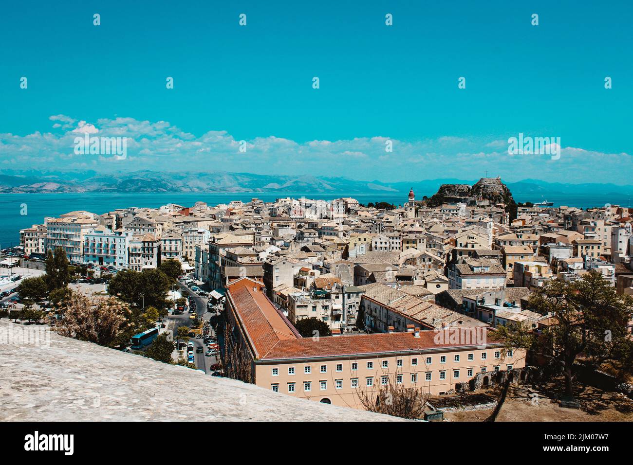 Una vista dall'alto del centro della città di Corfù in Grecia. La foto è stata scattata da un castello di Corfù Foto Stock