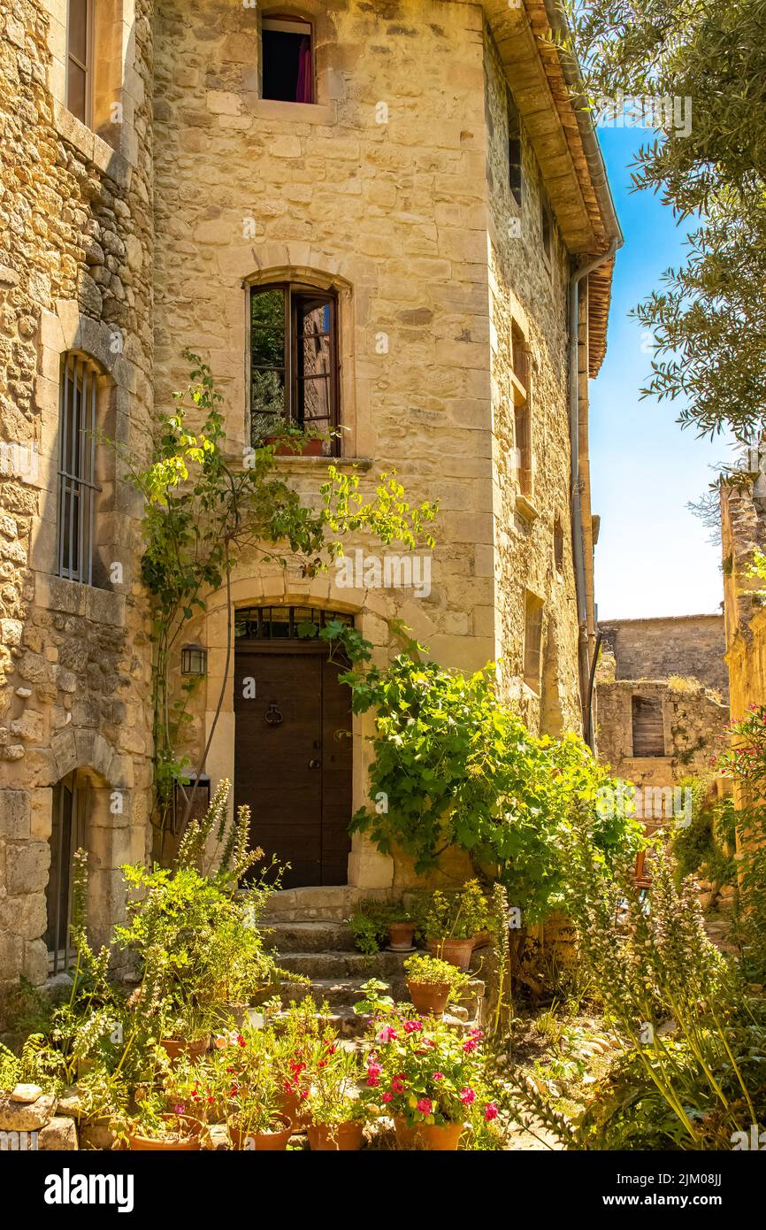 Goult in Provenza, villaggio arroccato sulla montagna, casa tipica Foto Stock