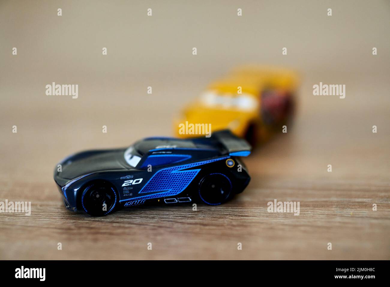 Un'immagine selettiva della macchina da corsa giocattolo Mattel Jackson Storm del film Disney Pixar Cars Foto Stock