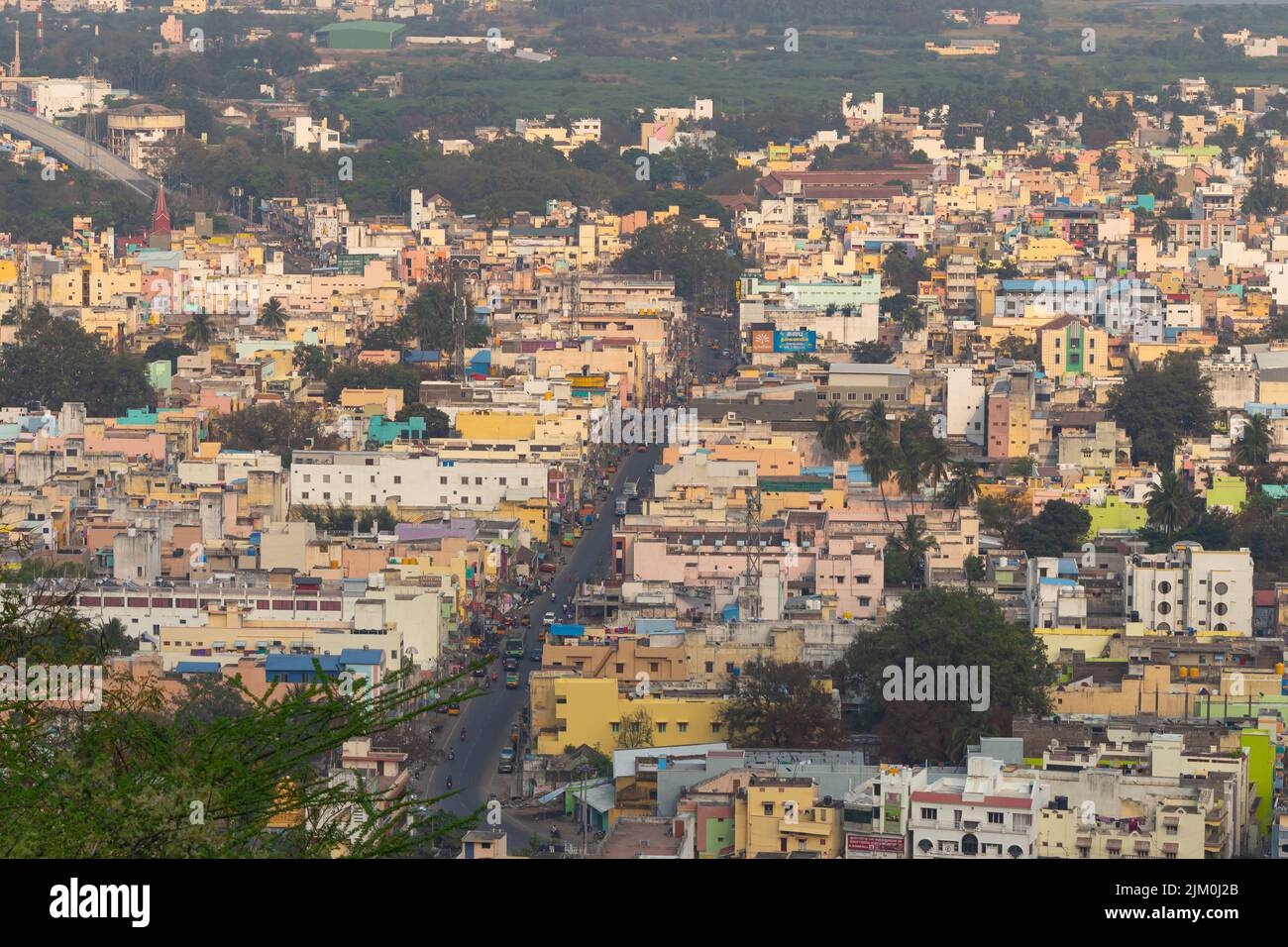 Vista aerea della città dalla Grotta di Virupaksha, Tiruvannamalai, Tamilnadu, India. Foto Stock