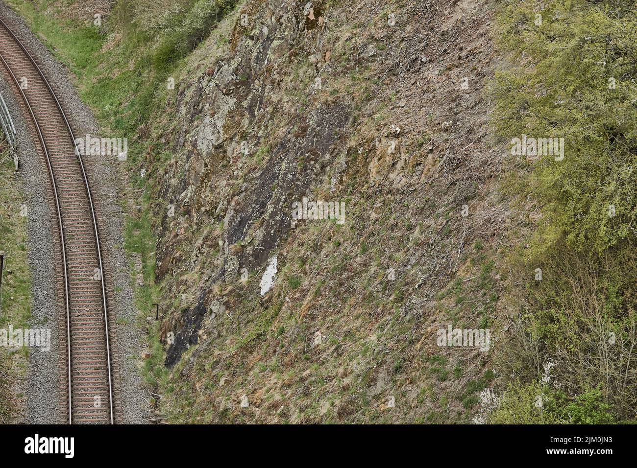 Una vista aerea delle rotaie ferroviarie a Monreal a Eifel, Germania Foto Stock