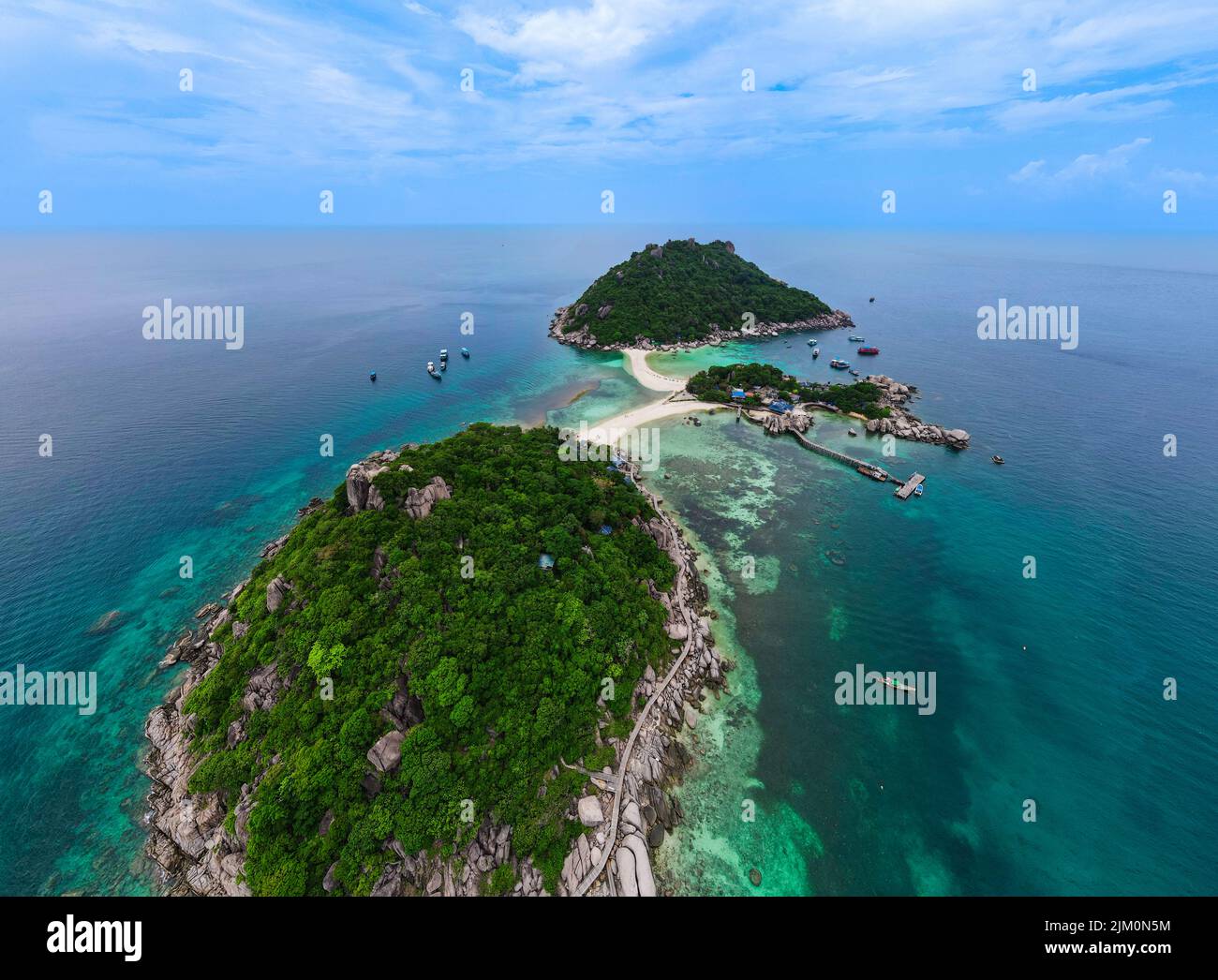 Il colpo aereo di Koh Nang Yuan e Koh Tao isole nel mezzo del turchese oceano, Thailandia Foto Stock