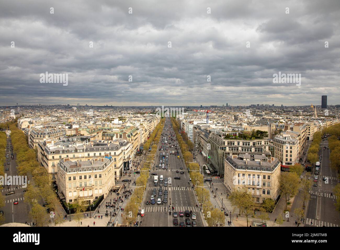 Un bel viale di campi Elisi in Francia Foto Stock