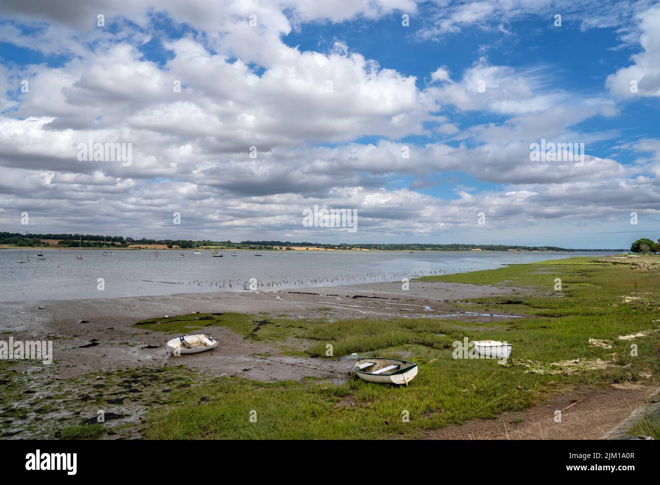 VISTA DA MANNINGTREE DEL FIUME STOUR CON LA BASSA MAREA Foto Stock