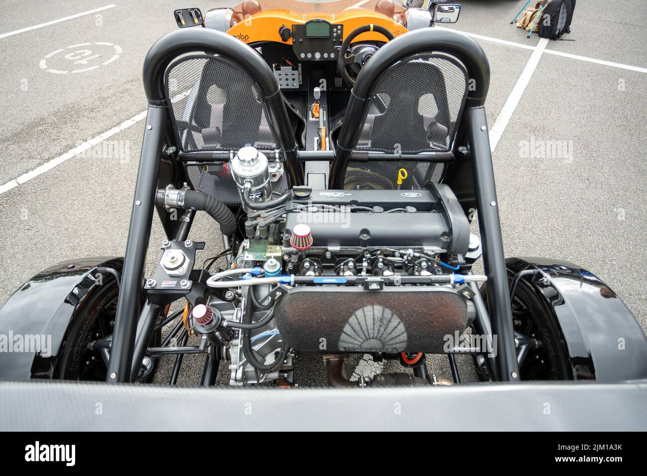 Darlington UK; 23rd agosto 2020: Un arancio Ariel Atom motore di auto sportive primo piano Auto Show (mostra auto) Foto Stock