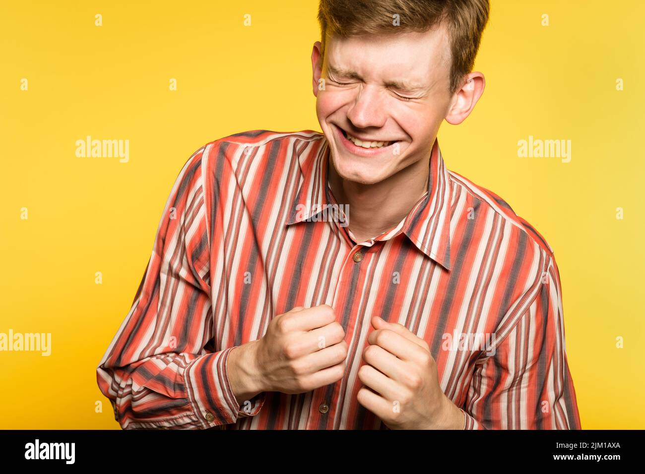 felicità godimento ridere l'uomo grande grin emozione Foto Stock