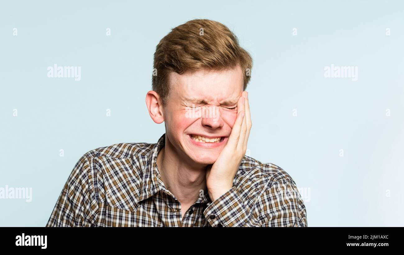 lol lmfao uomo ridere gioia felice umorismo allegro sorriso Foto Stock