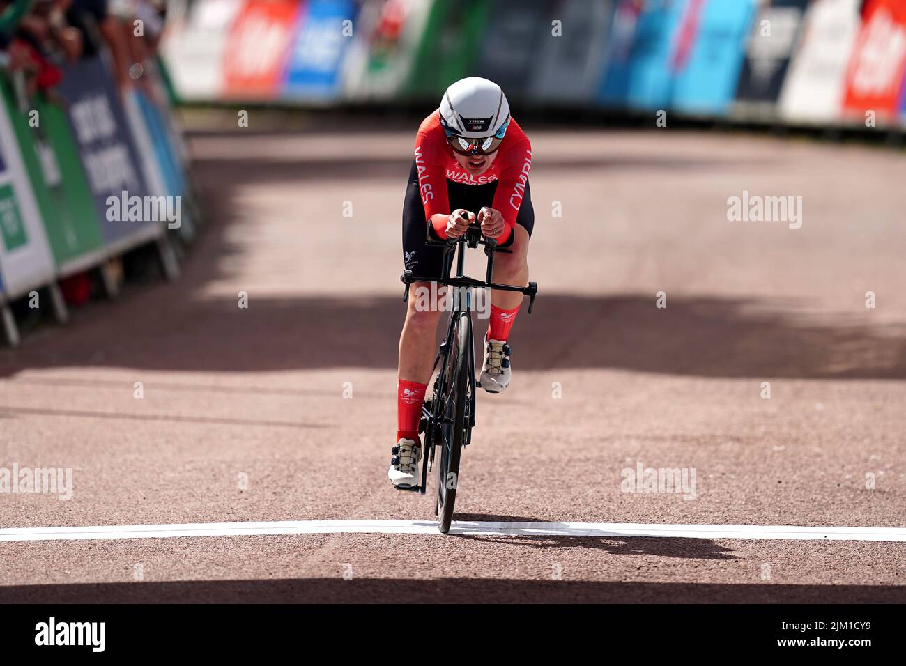 L'Elynor Backstedt del Galles al termine della finale del Time Trial individuale delle Donne al West Park di Wolverhampton il giorno sette dei Giochi del Commonwealth 2022. Data foto: Giovedì 4 agosto 2022. Foto Stock