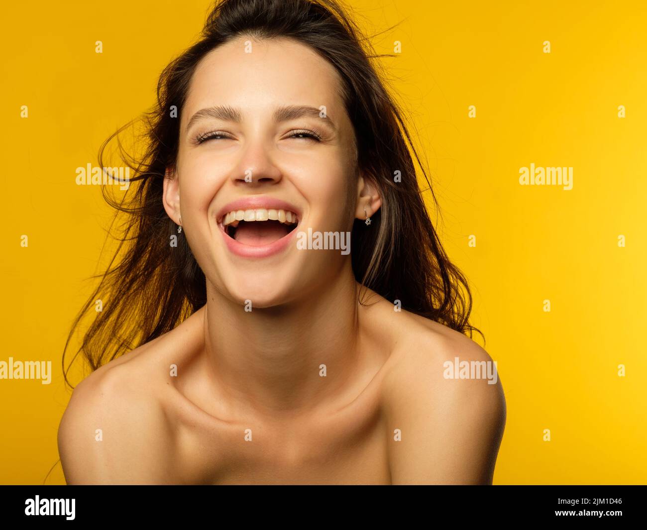 emotion faccia felice gioia entusiasta ragazza che raggiano il sorriso Foto Stock