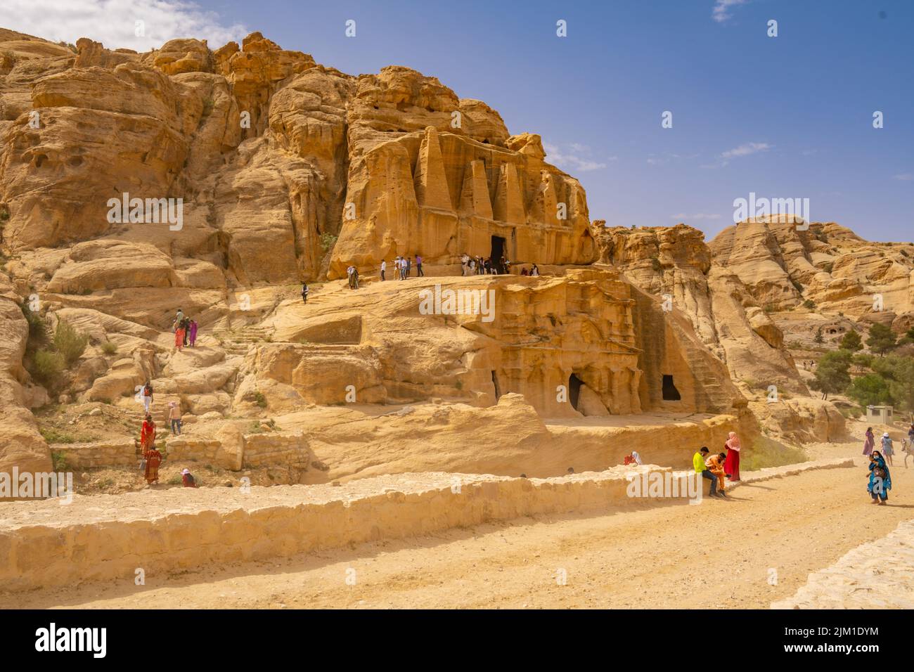 La Tomba dell'Obelisco sulla strada di avvicinamento per al-Siq e Petra Jordan Foto Stock