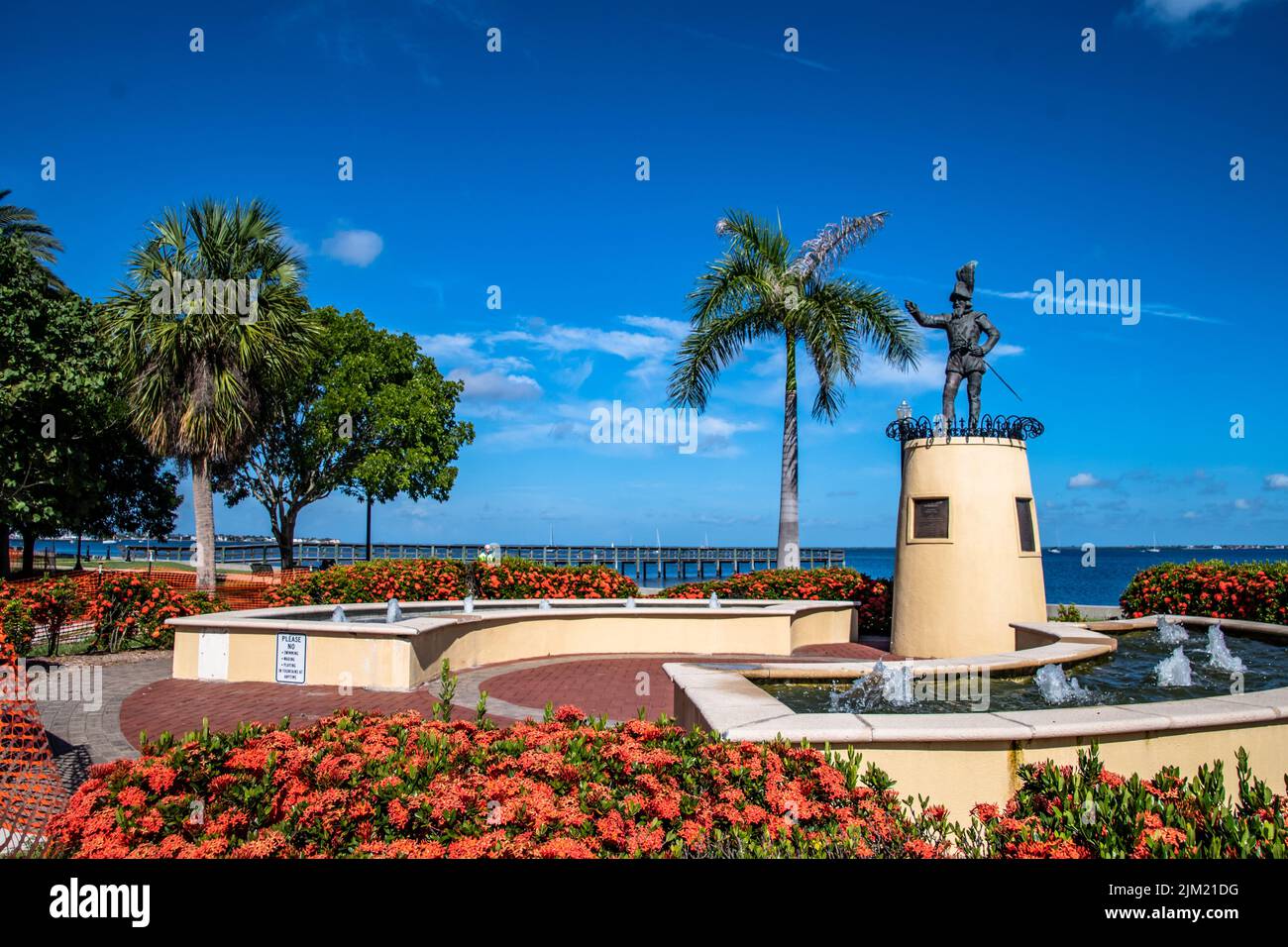 Punta Gorda, Florida, Fontana della statua di Ponce de Leon affacciata sul fiume Peace nel porto della contea di Charlotte Foto Stock