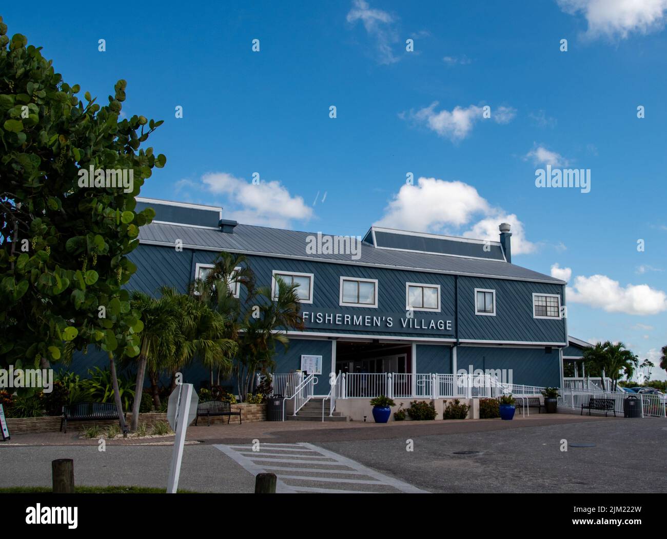 Fisherman's Wharf-Punta Gorda Florida-Charlotte County. Sul fiume Peace, parte del percorso harborwalk, collega cinque parchi. Wharf offre pasti sul lungomare Foto Stock