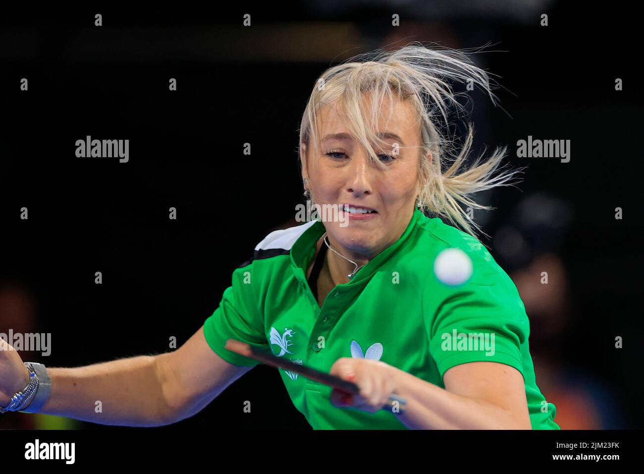 Birmingham, Regno Unito. 04th ago 2022. Charlotte Carey of Wales colpisce uno scontro a Birmingham, Regno Unito, il 8/4/2022. (Foto di Conor Molloy/News Images/Sipa USA) Credit: Sipa USA/Alamy Live News Foto Stock