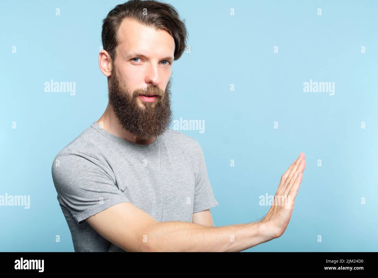 uomo rifiuto mano toccare palm prodotto pubblicità Foto Stock