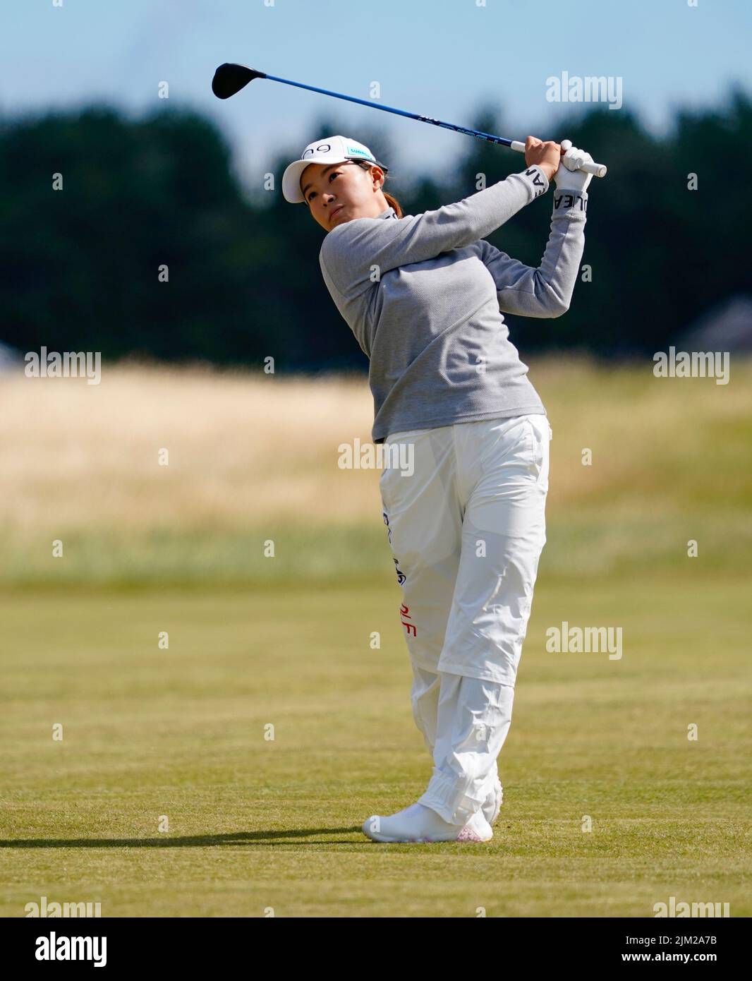 Gullane, Scozia, Regno Unito. 4th agosto 2022. Apertura del campionato AIG Women’s Open di golf a Muirfield in East Lothian. PIC; Hinako Shibuno del Giappone approccio a 15th buche. Iain Masterton/Alamy Live News Foto Stock