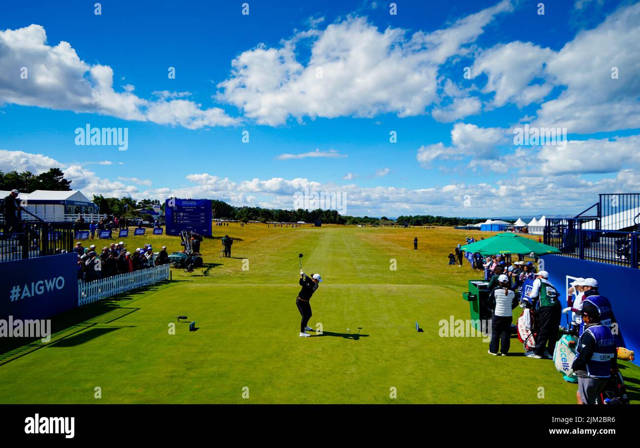 Gullane, Scozia, Regno Unito. 4th agosto 2022. Apertura del campionato AIG Women’s Open di golf a Muirfield in East Lothian. PIC; World Number Two Minjee Lee guida al primo buco. Iain Masterton/Alamy Live News Foto Stock