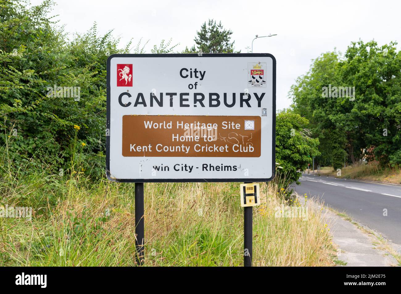 Cartello di benvenuto della città di Canterbury, Canterbury, Kent, Inghilterra, Regno Unito Foto Stock