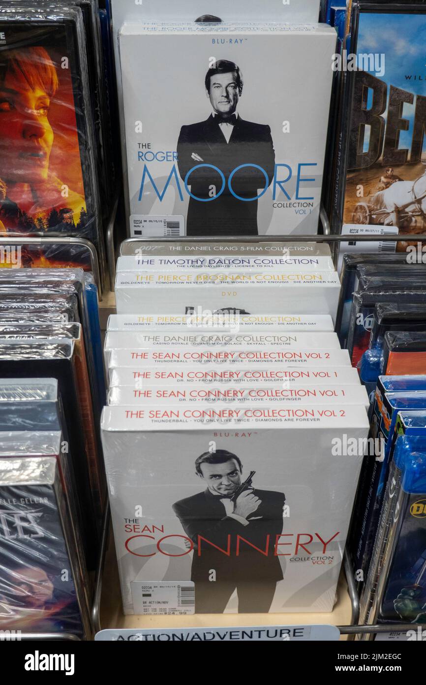 Barnes & Noble Booksellers DVD Display, NYC, USA 2022 Foto Stock