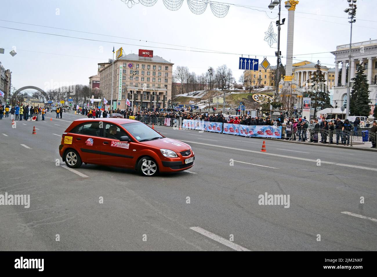 Mostra di auto sportiva femminile (ralli) a Kreshatik a Kiev, Ucraina. Spettacolo organizzato da Kyiv City Autoclub e Automobile Federazione di Ucraina. Foto Stock