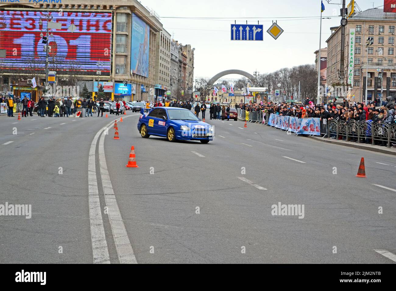 Mostra di auto sportiva femminile (ralli) a Kreshatik a Kiev, Ucraina. Spettacolo organizzato da Kyiv City Autoclub e Automobile Federazione di Ucraina. Foto Stock