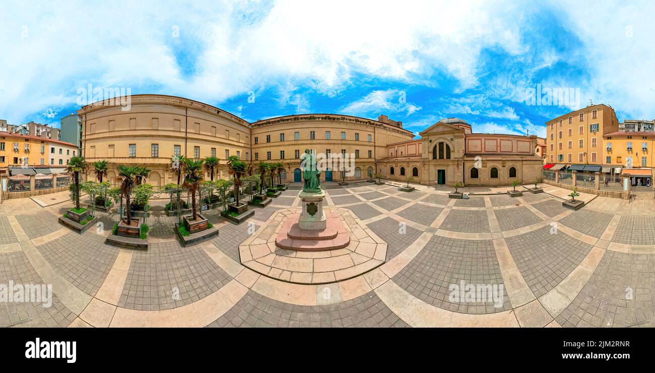 Ajaccio, Corsica, Francia - Giugno 2022: Veduta aerea del panorama a 360 gradi del cortile del museo di Fesch con la statua del cardinale Fesch e Cappella imperiale o. Foto Stock