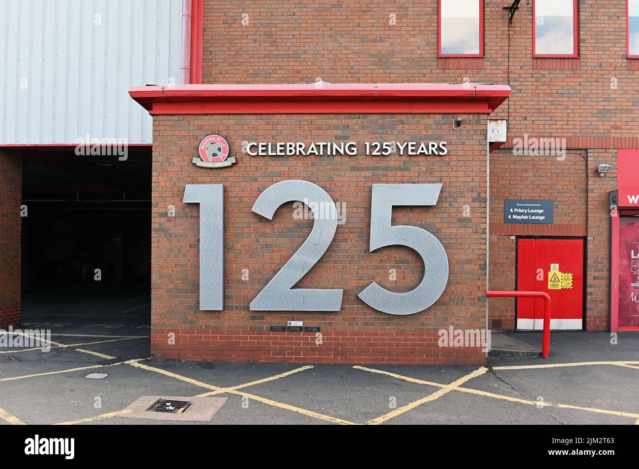 Muro che celebra il 125th. Anniversario della Walsall Football Club. Stadio Bescot Poundland. Walsall Football Club Ground. Walsall, West Midlands. Foto Stock