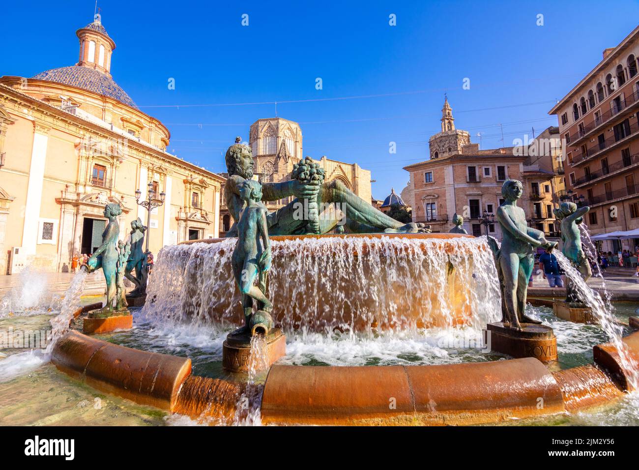 Strade, piazze ed edifici storici nella città vecchia di Valencia, Spagna Foto Stock