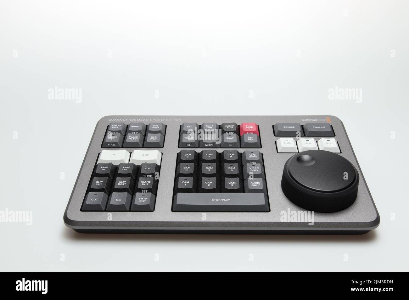 DaVinci Risolvi il prodotto editor di velocità di Blackmagicdesign per l'editing video e la gradazione dei colori su sfondo bianco isolato. Foto Stock