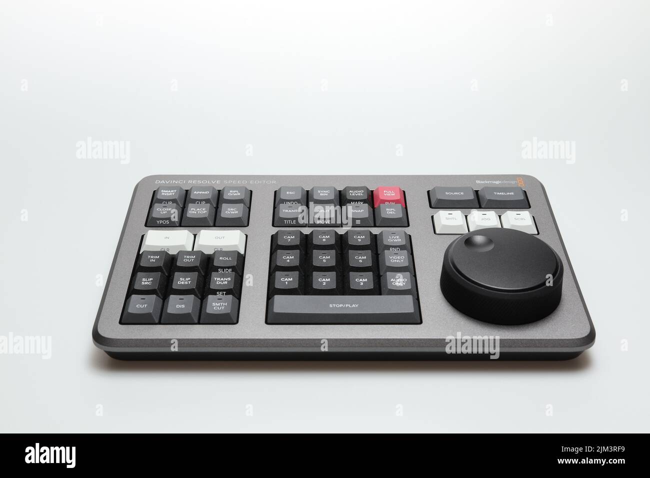 DaVinci Risolvi il prodotto editor di velocità di Blackmagicdesign per l'editing video e la gradazione dei colori su sfondo bianco isolato. Foto Stock