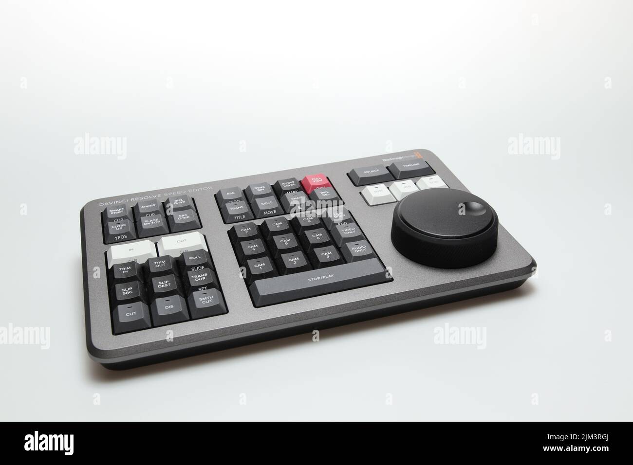 DaVinci Risolvi il prodotto editor di velocità di Blackmagicdesign per l'editing video e la gradazione dei colori su sfondo bianco isolato. Foto Stock