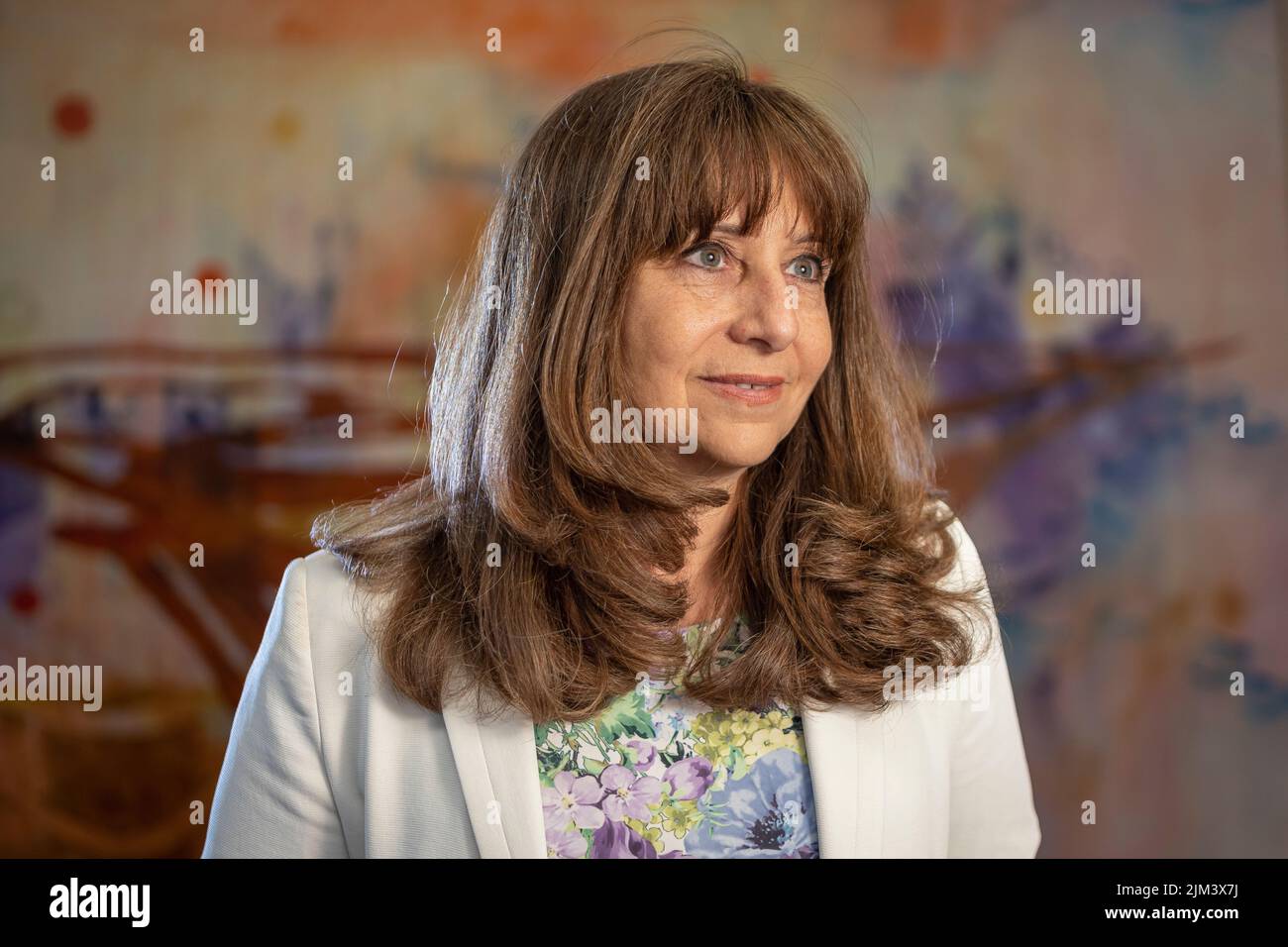 MNA per Montarville e Coalizione avenir Quebec Ministro della Cultura e delle Comunicazioni Nathalie Roy pone nel suo ufficio a Quebec City Giovedi 1 giugno Foto Stock