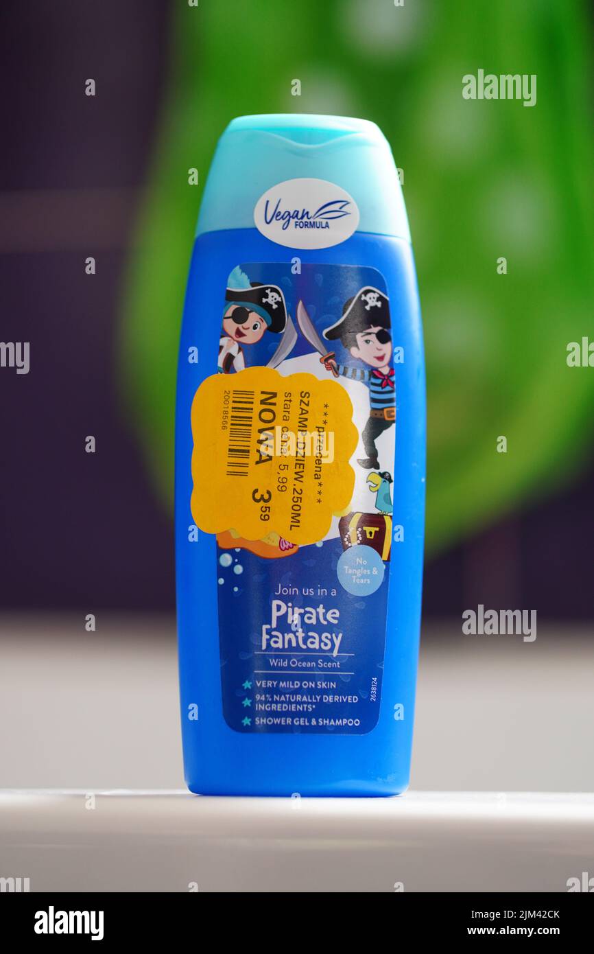 Un colpo verticale di gel da bagno per bambini in bottiglia di plastica del marchio Fantasy Vegan Schwarzkopf Foto Stock