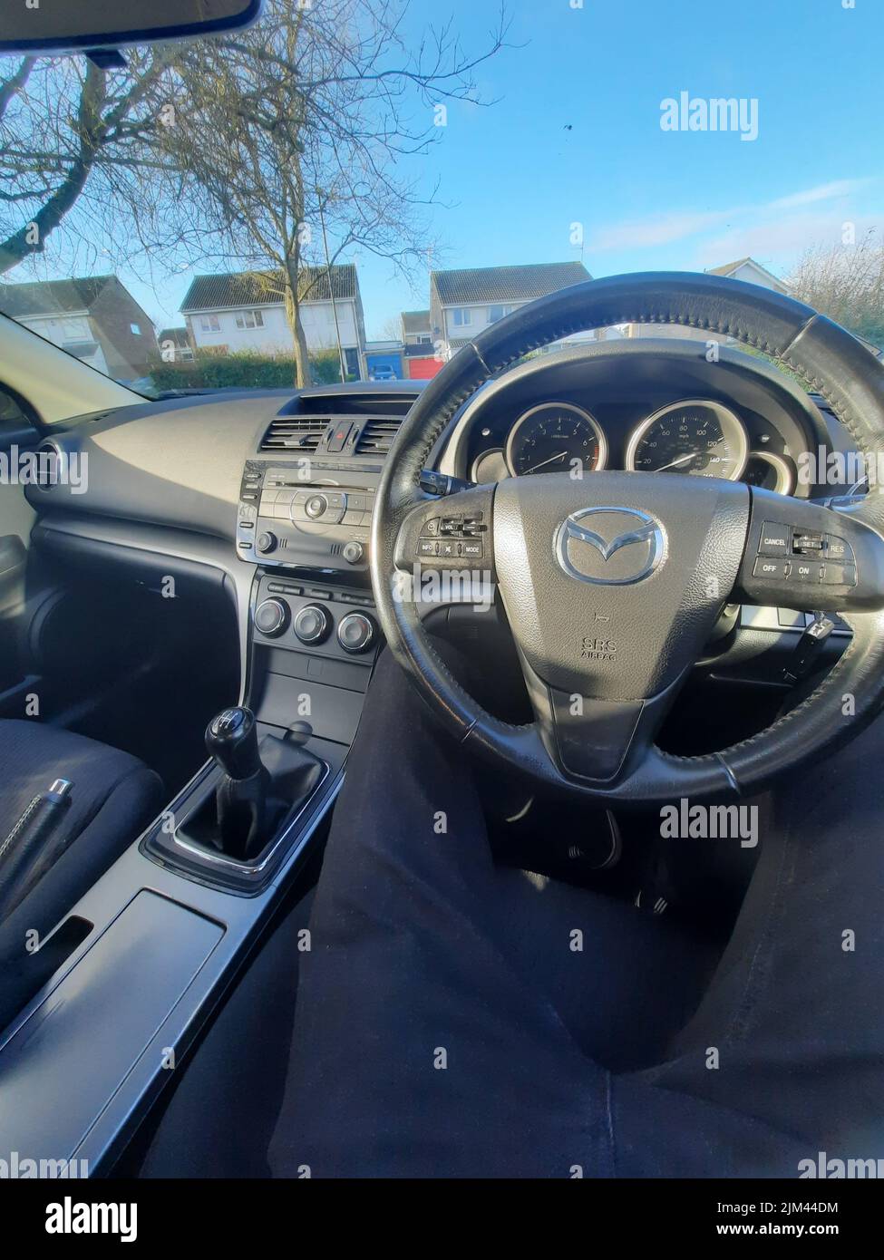 Una vista grandangolare all'interno di un 2010 mazda 6 Foto Stock