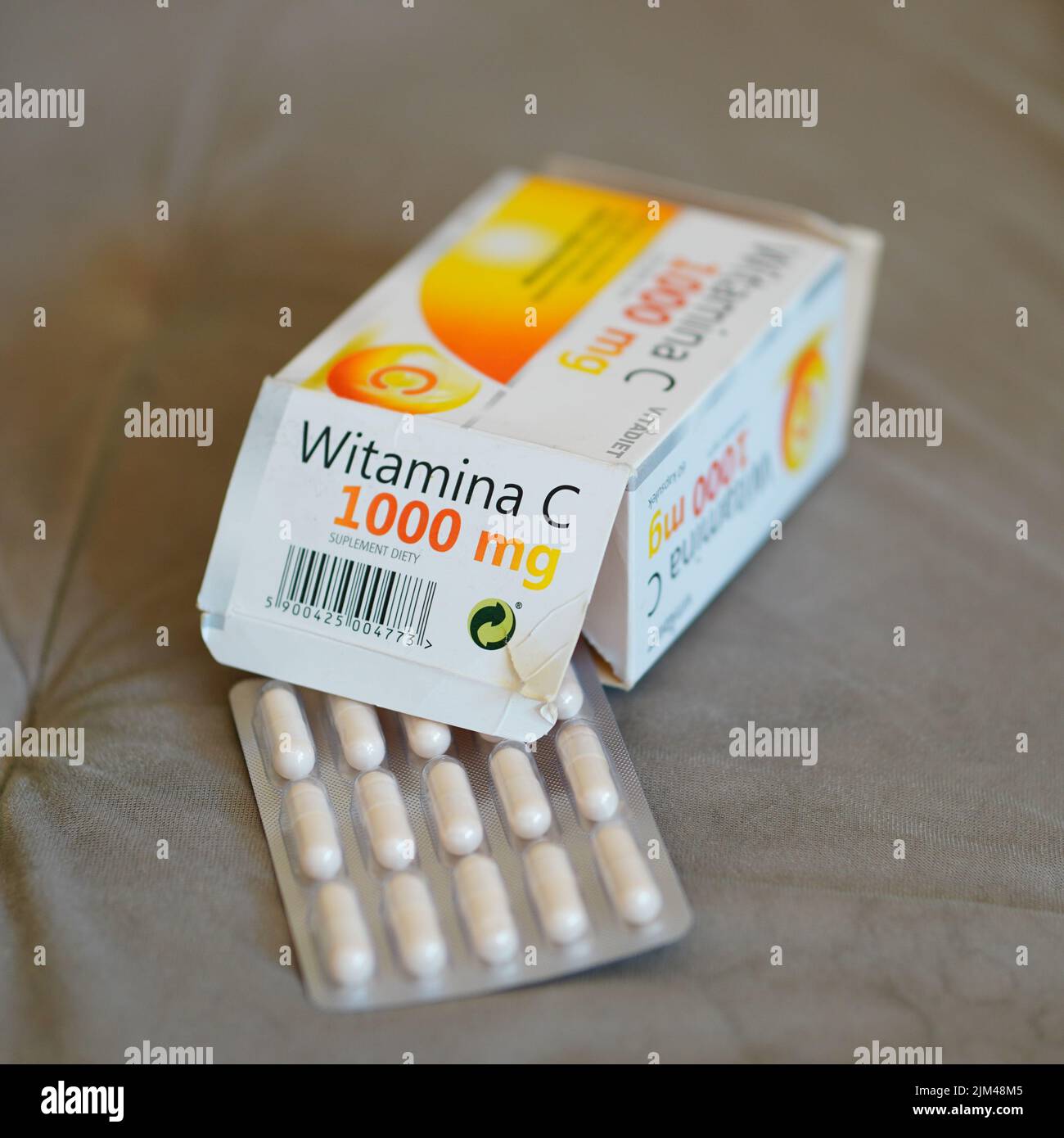 Un primo piano di Vitadiet marca Vitamin C capsule vicino alla scatola Foto Stock