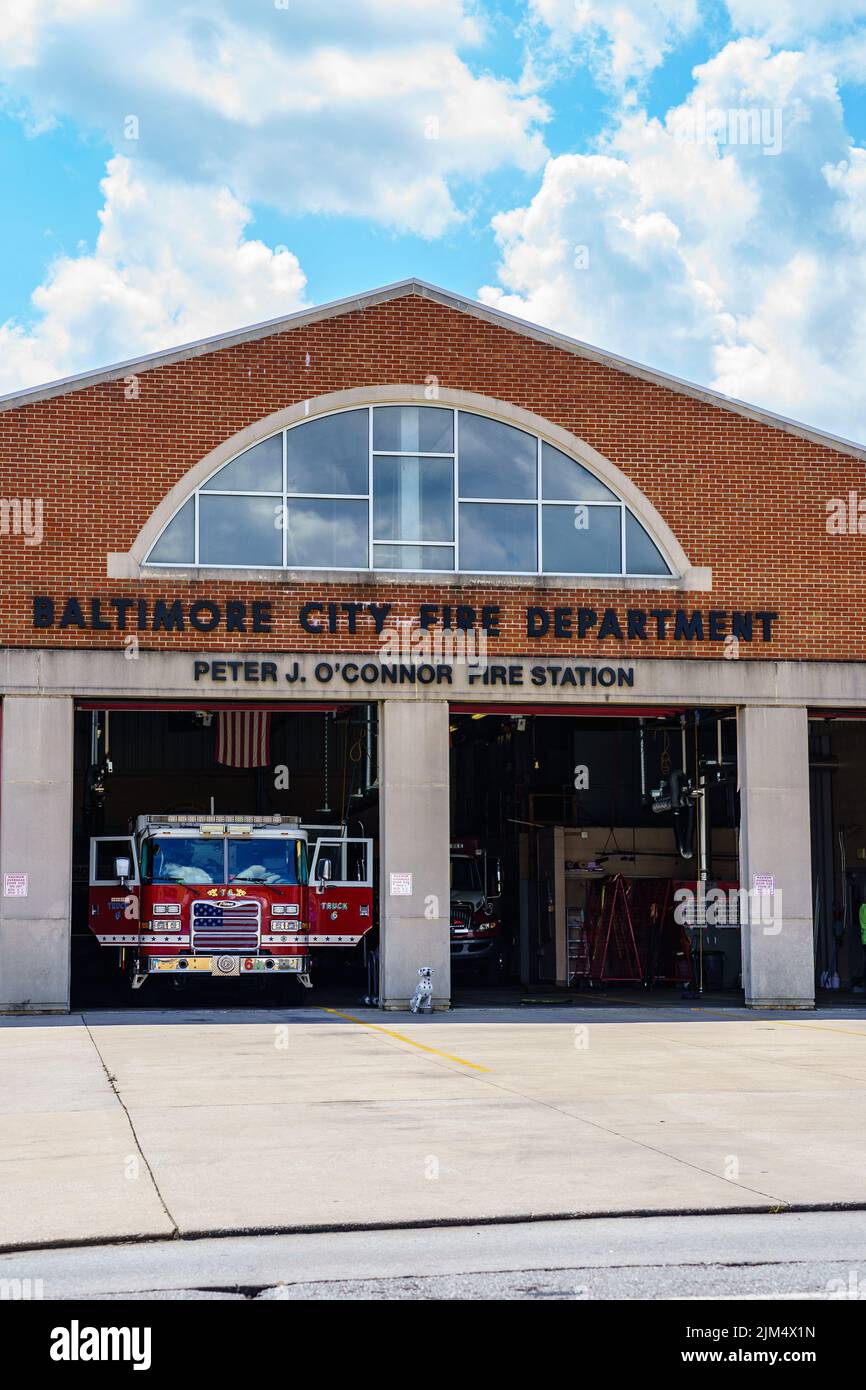 Baltimora, MD, USA – 2 agosto 2022: Baltimora City Fire Department Truck 6 è pronto a rispondere alla prossima emergenza dalla Peter J. o’Conner stati Foto Stock