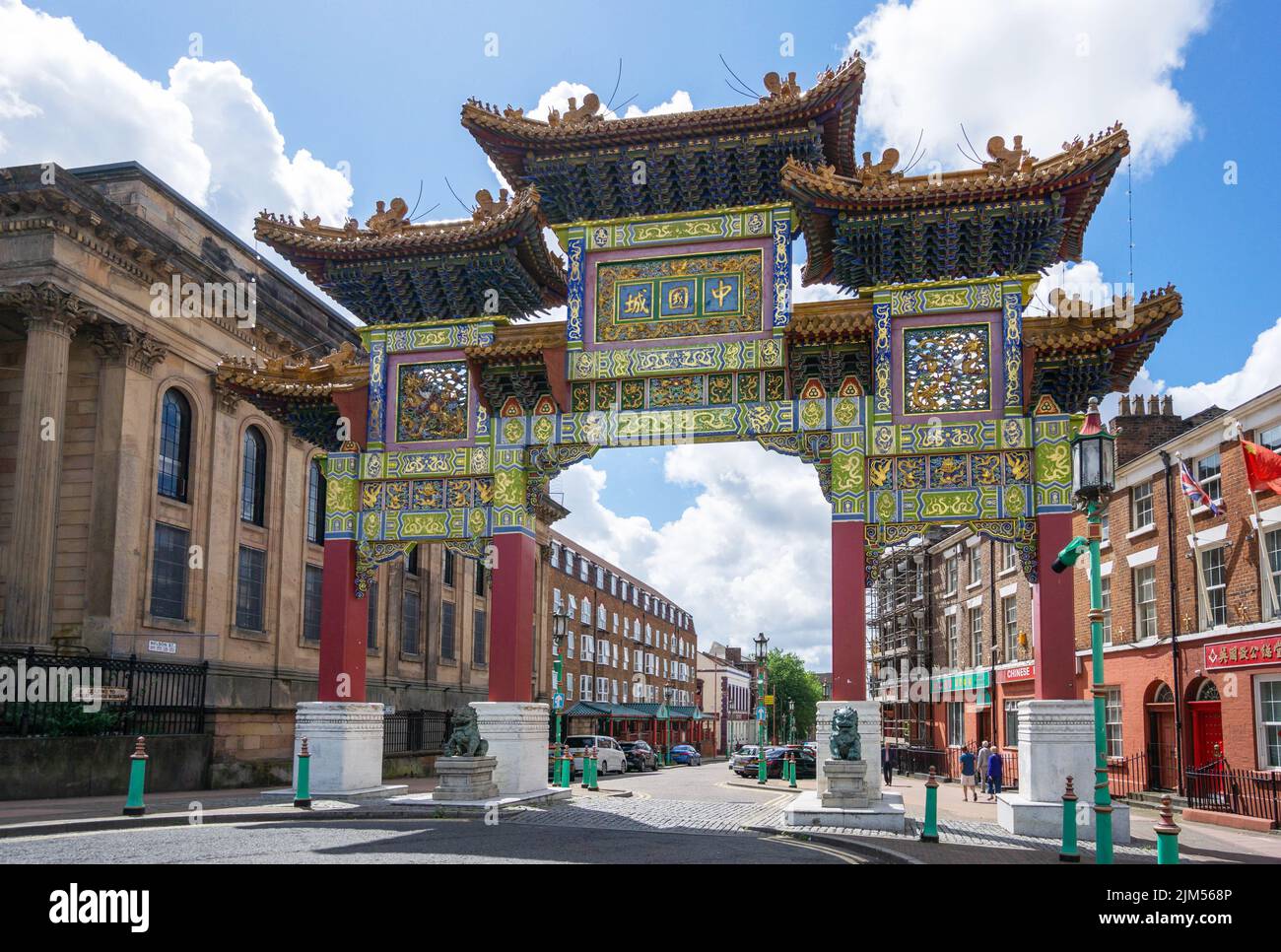 Arco Cinese a Chinatown di Liverpool, l'arco piu' grande fuori della Cina Foto Stock