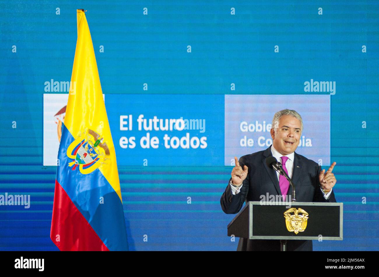 il presidente colombiano Ivan Duque Marquez fa un discorso durante una cooperazione finanziaria tra il governo colombiano e il governo di Bogota per lo sviluppo del sistema metropolitano di Bogota, a Bogota, Colombia, 4 agosto 2022. Foto di: Chepa Beltran/Long Visual Press Foto Stock