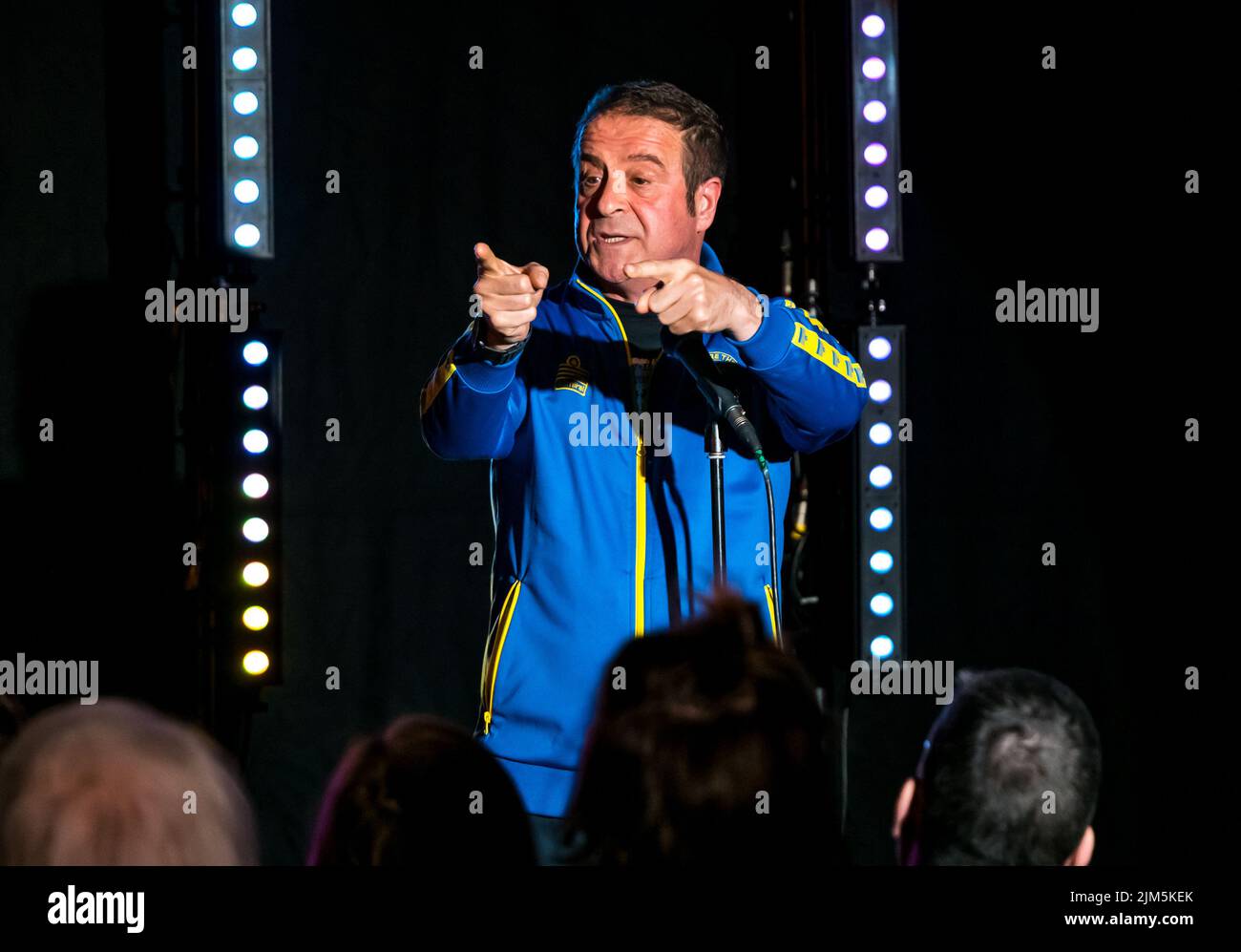 Edimburgo, Scozia, Regno Unito, 4th agosto 2022. Edinburgh Festival Fringe: The Stand Comedy Club presenta una vetrina del talento comico al Fringe di quest'anno al New Town Theatre. Nella foto: Comico e satirista politico Mark Thomas. Credit: Sally Anderson/Alamy Live News Foto Stock