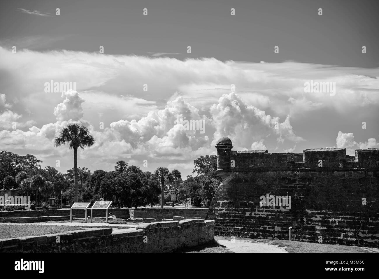 Saint Augustine, Florida, USA - 24 luglio 2022: Il Castillo de San Marcos National Monument è la più antica fortificazione in muratura dell'America continentale Foto Stock