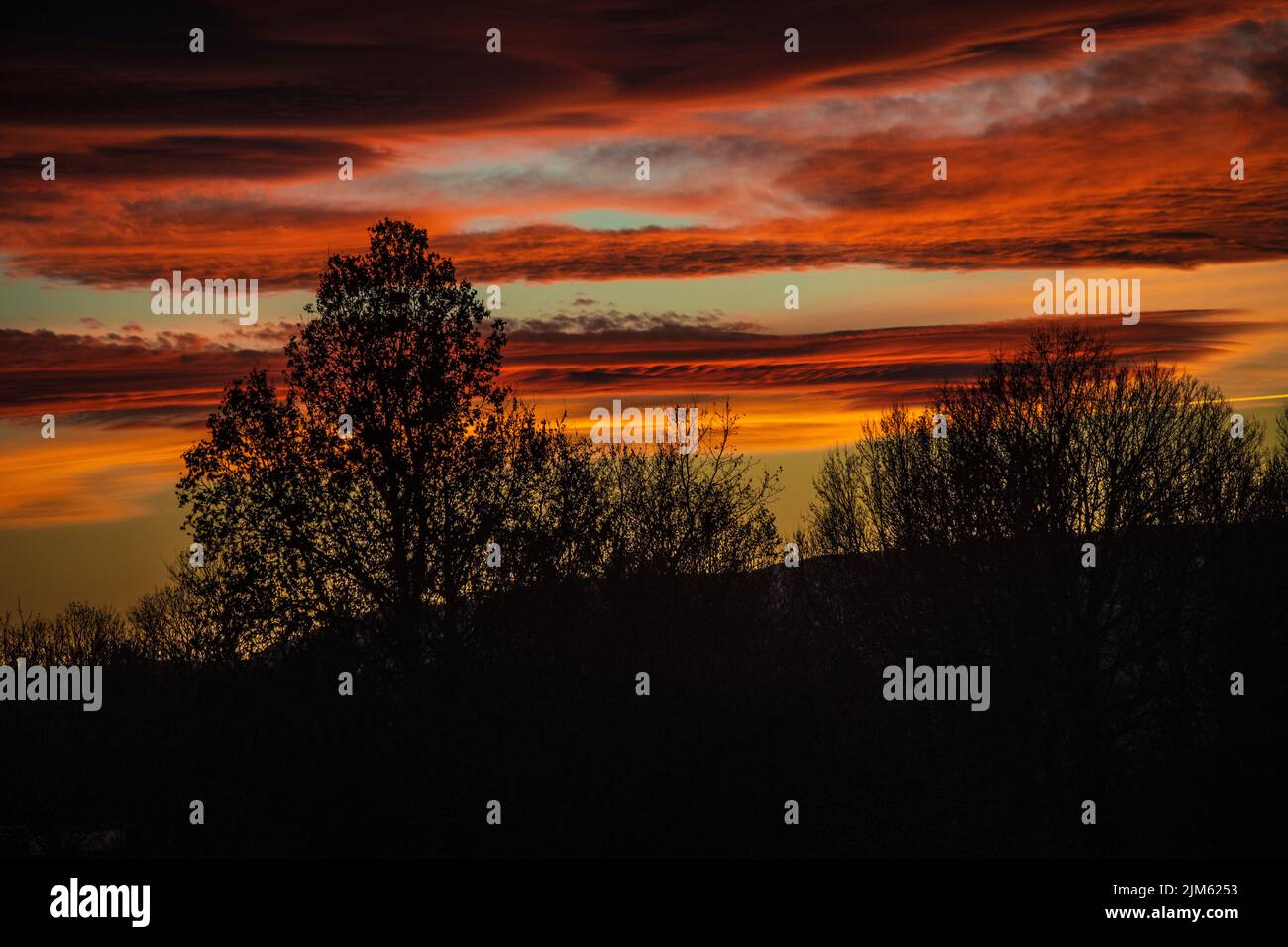 Tramonto sul fiume Great Morava, quartiere Pomoravlje, Serbia centrale Foto Stock