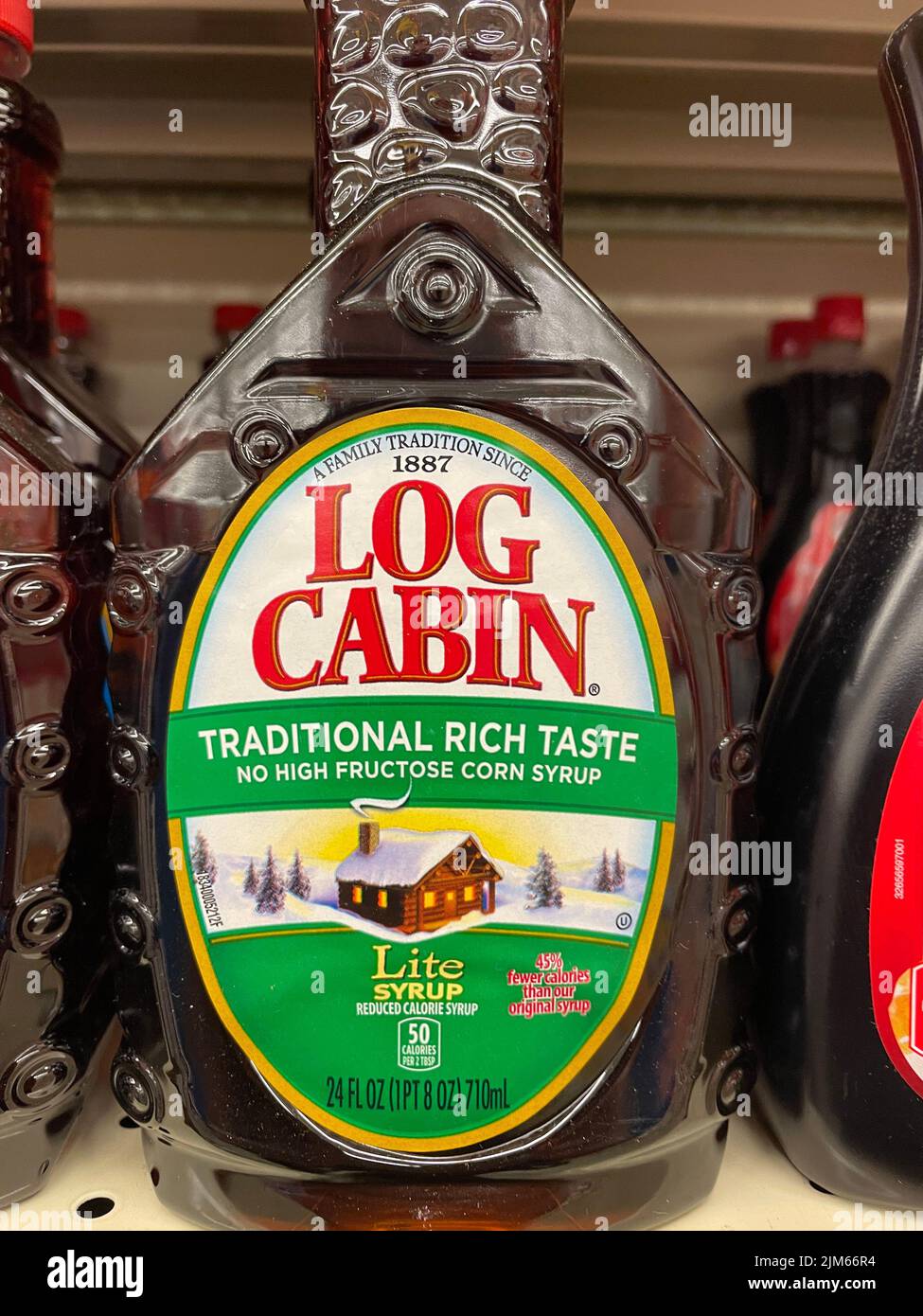 Grovetown, GA USA - 03 10 22: Sciroppo di frittelle Log Cabin lite Foto Stock