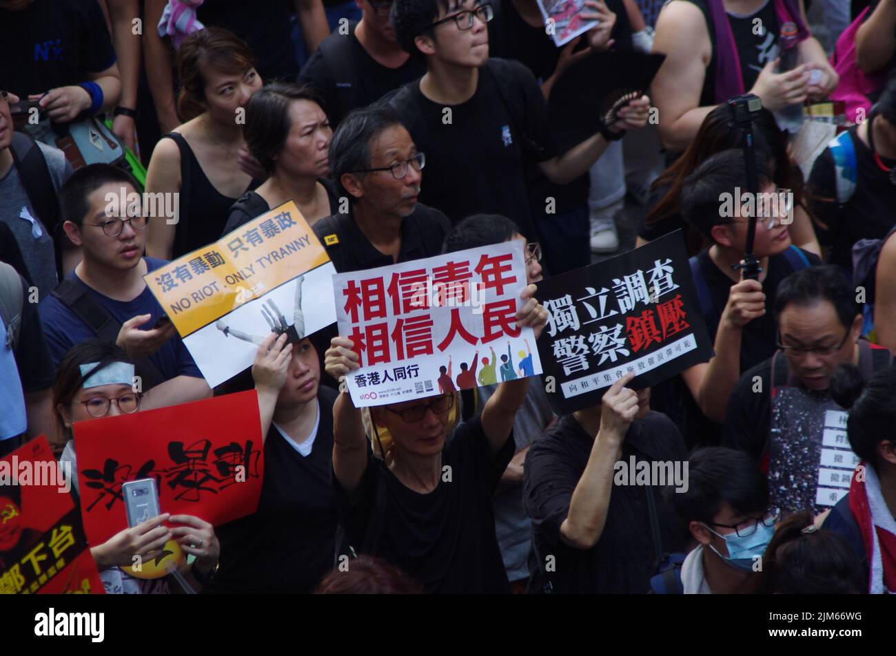 Un primo piano di persone a Hong Kong contro la legge di estradizione protesta Foto Stock