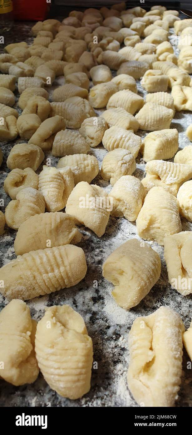 gnocchi freschi pronti per la cottura Foto Stock