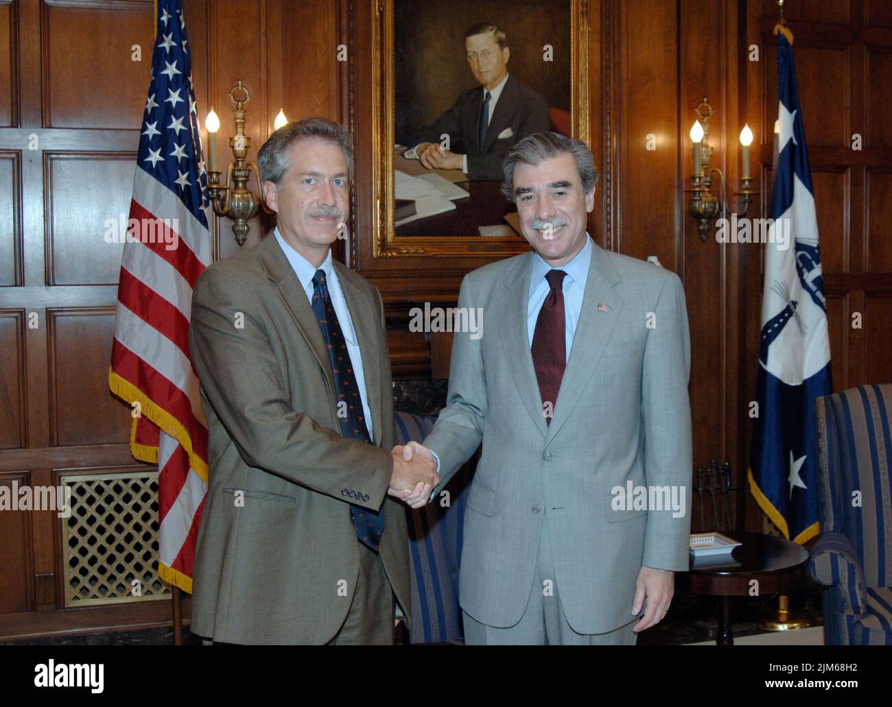 Ufficio del Segretario - Segretario Carlos Gutierrez con Ambasciatore degli Stati Uniti in Russia Des. William J. Burns Foto Stock