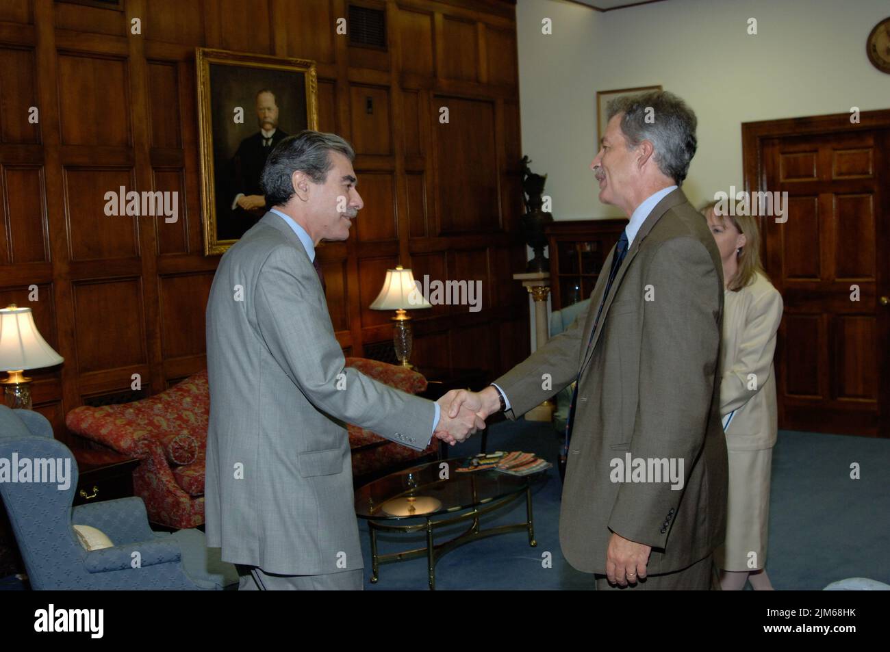 Ufficio del Segretario - Segretario Carlos Gutierrez con Ambasciatore degli Stati Uniti in Russia Des. William J. Burns Foto Stock