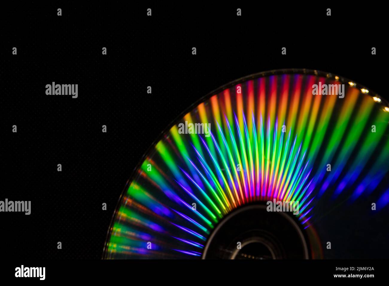 Riflesso della luce in un Compact Disk (CD) o in un Digital versatile Disk (DVD). Tutti i colori sono sparsi nella superficie del disco come un arcobaleno Foto Stock