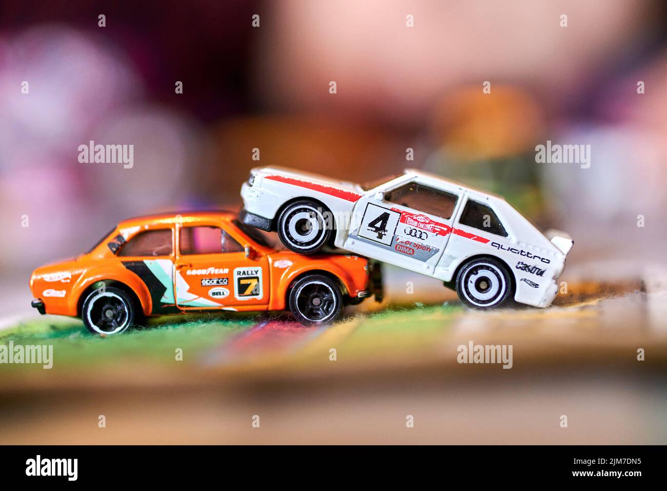 Un fuoco selettivo dei giocattoli colorati dell'automobile del Hot Wheels del Mattel Foto Stock