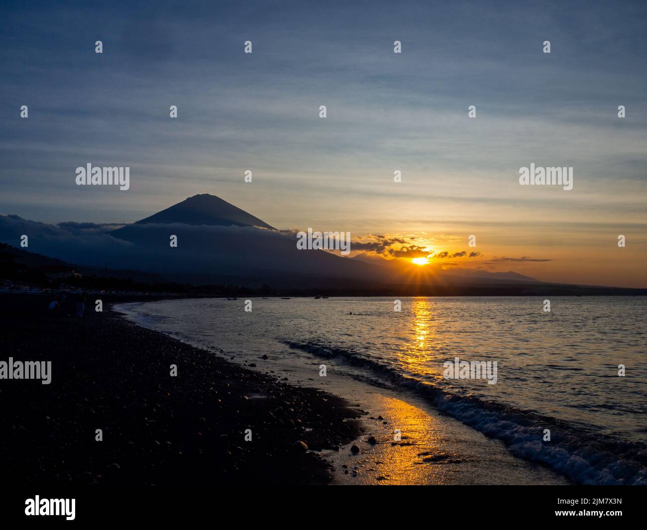 Tramonto / Sonnenuntergang, Spiaggia Amed, Amed, Bali, Indonesien Foto Stock