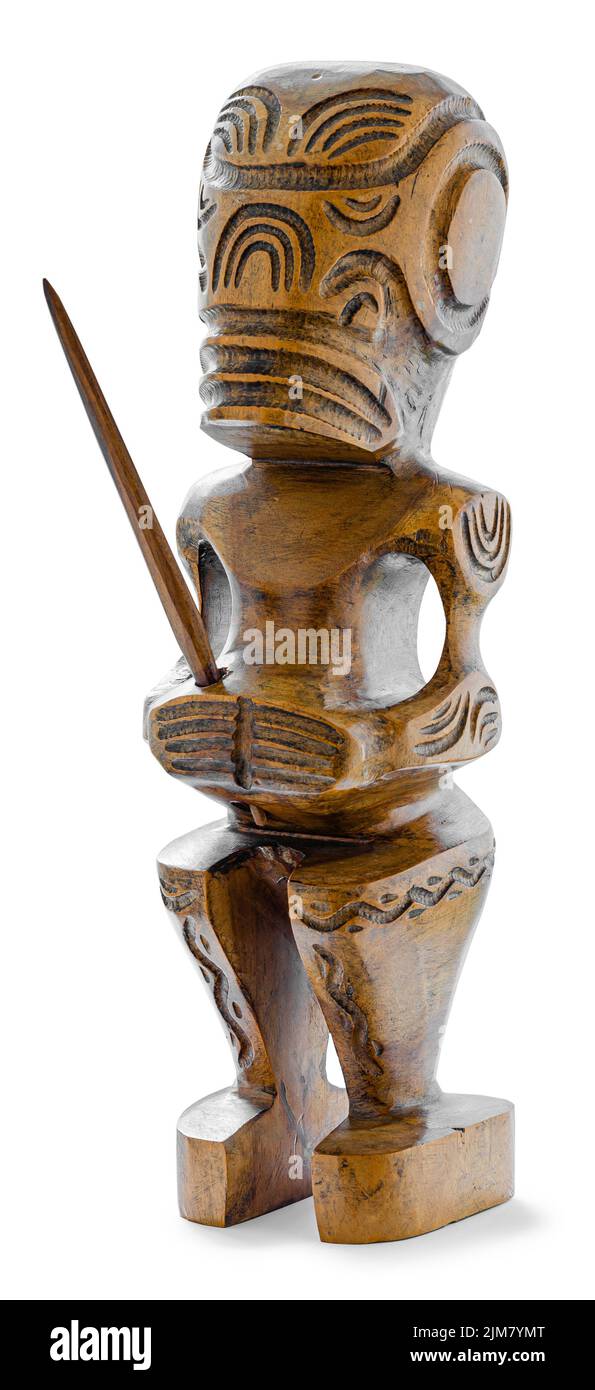 Un Tiki di legno, un dio pagano della Polinesia Francese, isolato su sfondo bianco Foto Stock