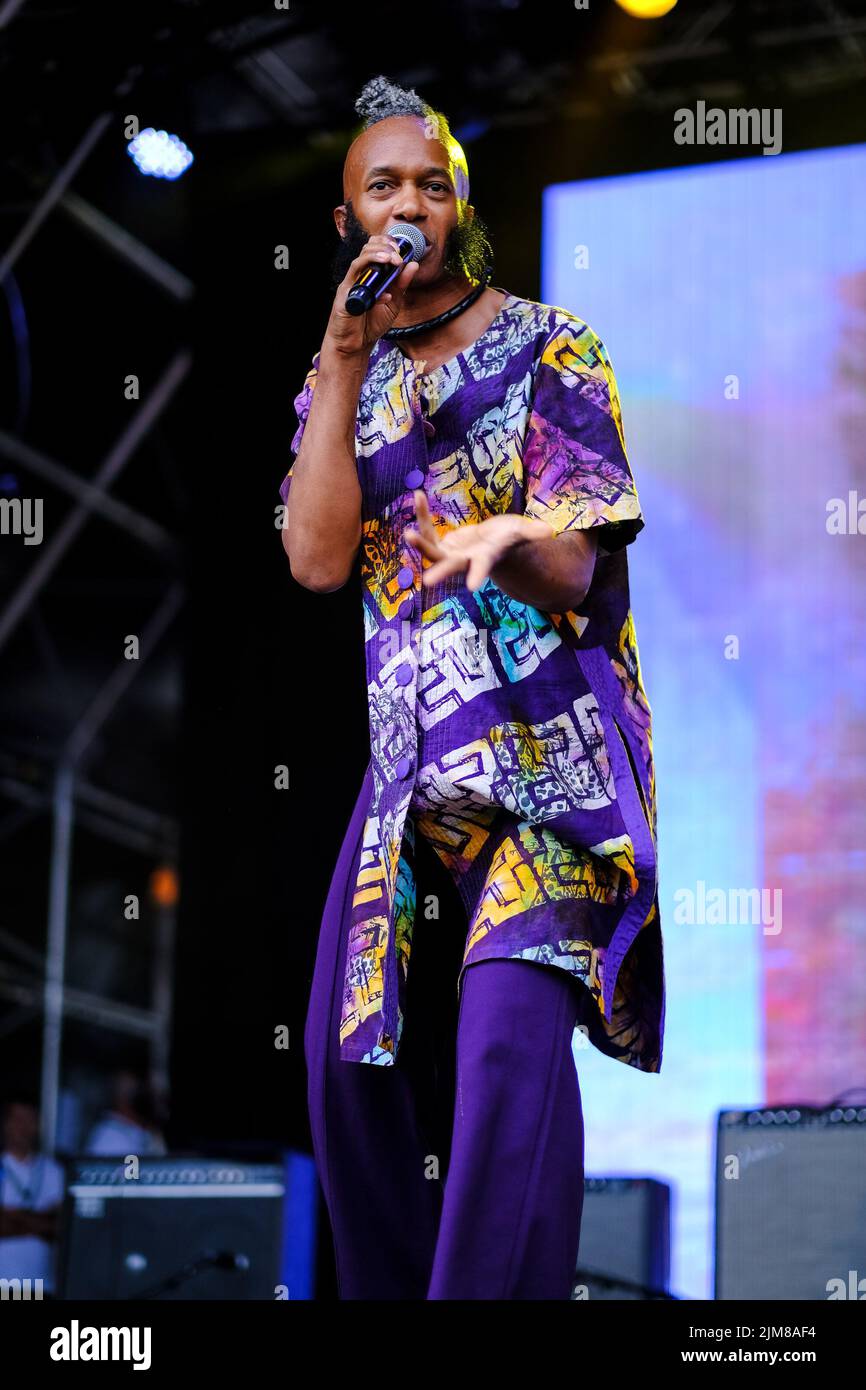 Fantastico Negrito ( Xavier Amin Dphrepaulezz ) fotografato durante il WOMAD 40th (World of Music Arts and Dance) tenuto a Charlton Park , Malmesbury venerdì 29 luglio 2022 . Foto di Julie Edwards. Foto Stock